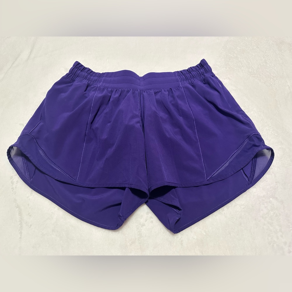 Lululemon Hotty Hot Low-Rise Lined Short 4”